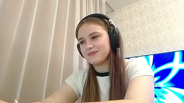 Snapshot of MilaRiviera chatting on 10/23/25, 05:01 MilaRiviera online show from 10/23/25, 05:01
