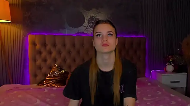 LuisaClover online show from 11/19/25, 01:22