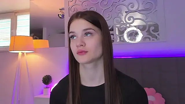 LuisaClover online show from 03/07/26, 01:41