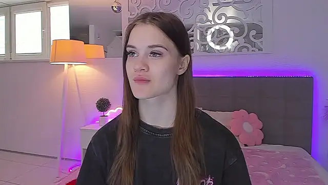 LuisaClover online show from 04/26/26, 12:25