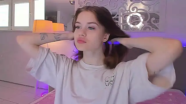 LuisaClover online show from 04/27/26, 12:25