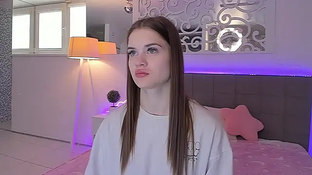 LuisaClover online show from 04/30/26, 12:22