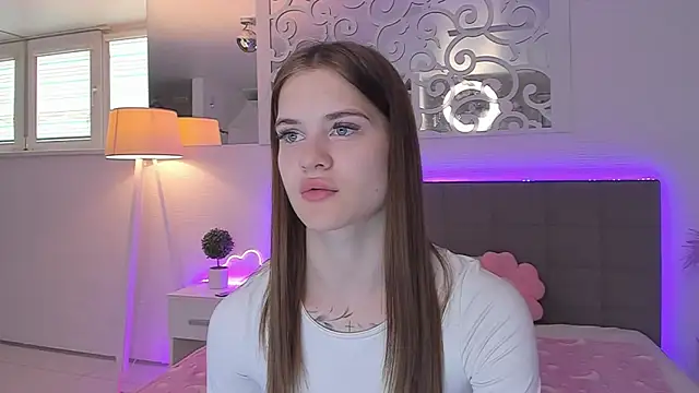 LuisaClover online show from 05/17/26, 12:23