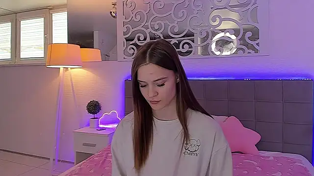 LuisaClover online show from 06/03/26, 02:33