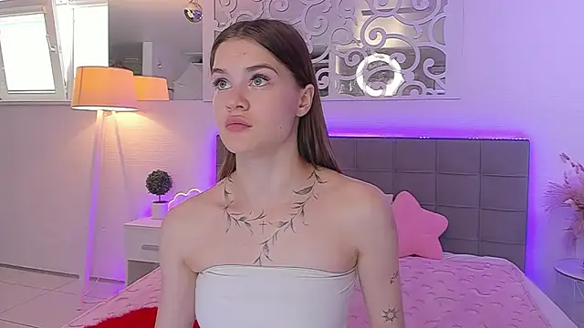LuisaClover online show from 06/07/26, 12:20