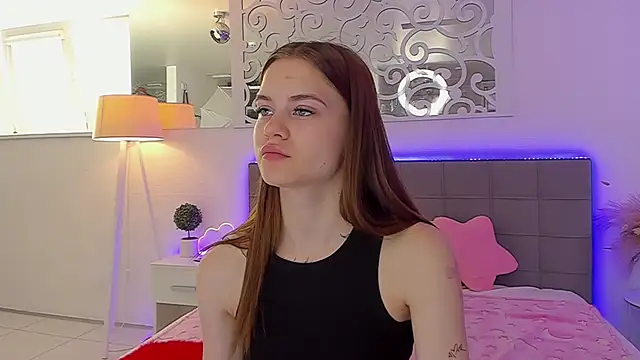 LuisaClover online show from 06/10/26, 07:07