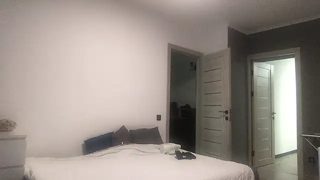 DollyRoma online show from 10/28/25, 09:24