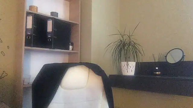 DollyRoma online show from 11/21/25, 09:52