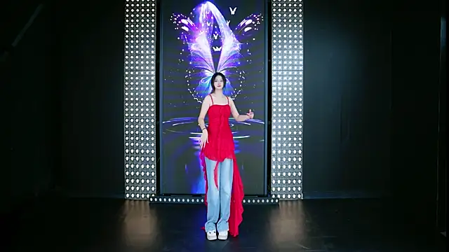 Snapshot of U1-mmm chatting on 10/30/25, 06:59 U1-mmm online show from 10/30/25, 06:59