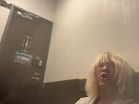 MUIMUICHAN27 online show from 10/22/25, 02:17