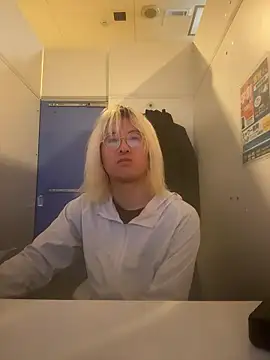 MUIMUICHAN27 online show from 11/30/25, 02:37