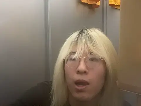 MUIMUICHAN27 online show from 12/19/25, 05:36