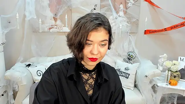 Snapshot of CamillaRush chatting on 10/28/25, 09:02 CamillaRush online show from 10/28/25, 09:02