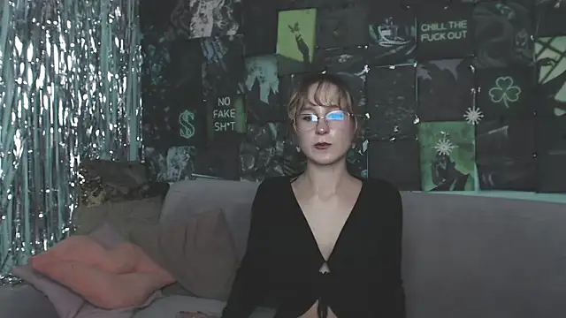 AlishaKellyi online show from 11/01/25, 02:08