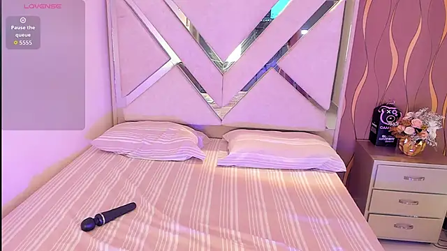 iam nicolle online show from 11/05/25, 12:49