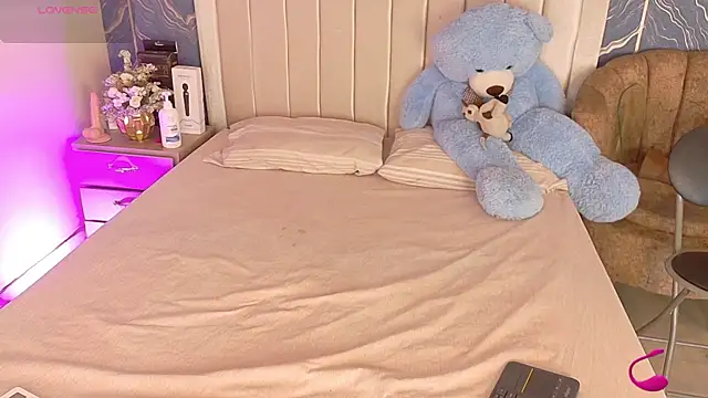 iam nicolle online show from 11/20/25, 12:38