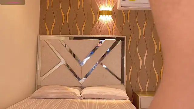 Snapshot of iam_nicolle chatting on 02/24/26, 12:58 iam nicolle online show from 02/24/26, 12:58