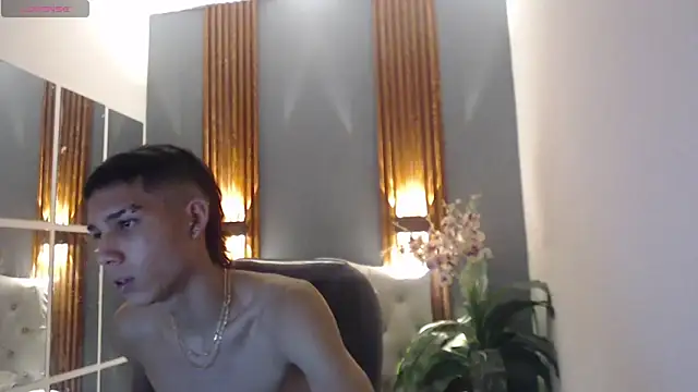 Snapshot of paul_ponce chatting on 12/19/25, 02:02 paul ponce online show from 12/19/25, 02:02