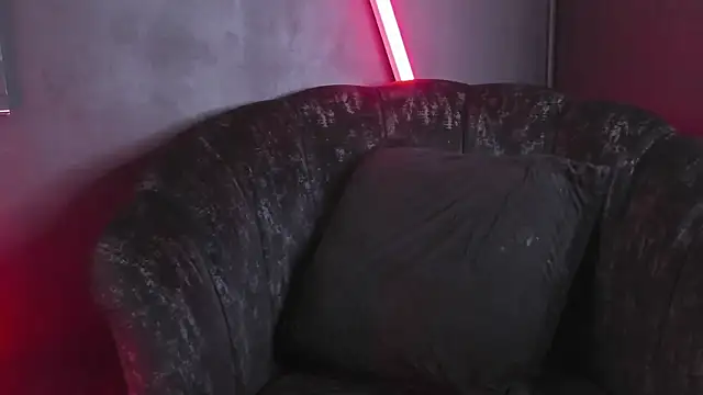 LolaMustaine  online show from 12/18/25, 11:55