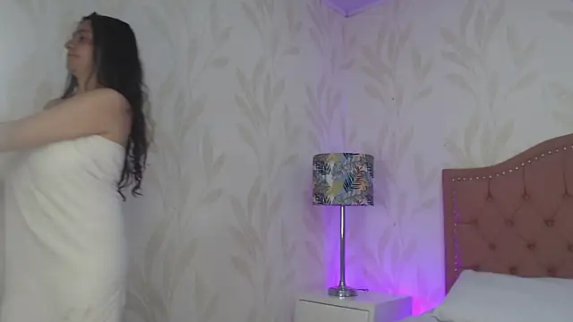 Emmy Palacios online show from 10/31/25, 12:17