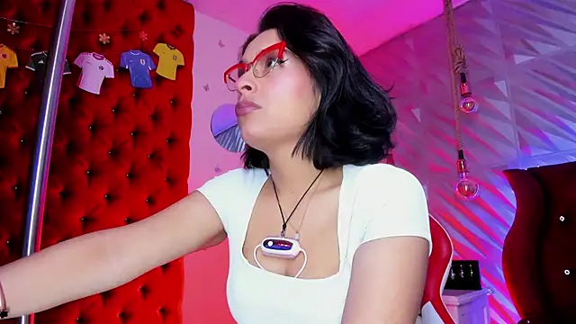Roxanne Han online show from 06/18/26, 12:42