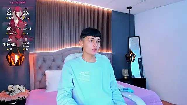 Maxii18  online show from 10/29/25, 06:42