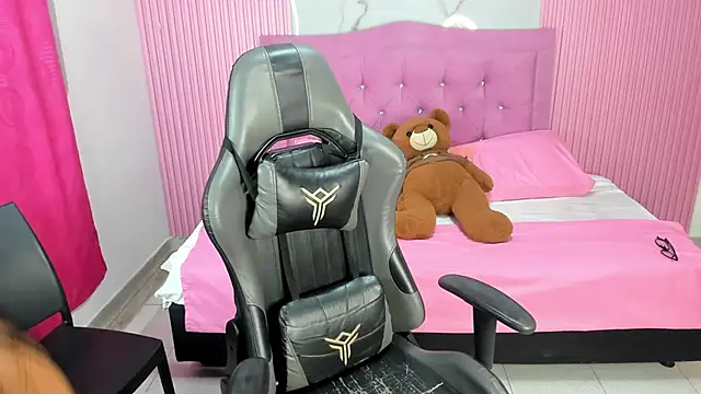 Milu 17 online show from 10/29/25, 10:50