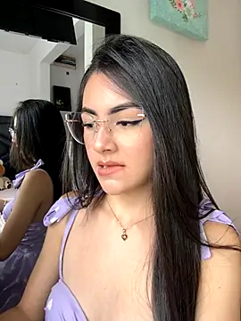 Snapshot of IslaCole chatting on 11/13/25, 08:52 IslaCole online show from 11/13/25, 08:52