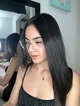 Snapshot of IslaCole chatting on 11/15/25, 12:08 IslaCole online show from 11/15/25, 12:08