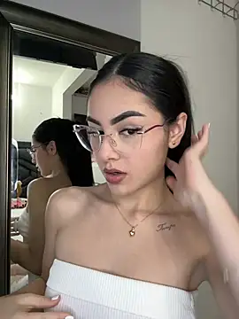 Snapshot of IslaCole chatting on 02/07/26, 11:19 IslaCole online show from 02/07/26, 11:19