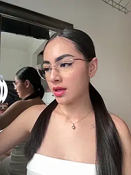 Snapshot of IslaCole chatting on 02/11/26, 10:04 IslaCole online show from 02/11/26, 10:04
