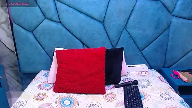 Snapshot of JulietaDiamond chatting on 04/11/26, 03:11 JulietaDiamond online show from 04/11/26, 03:11