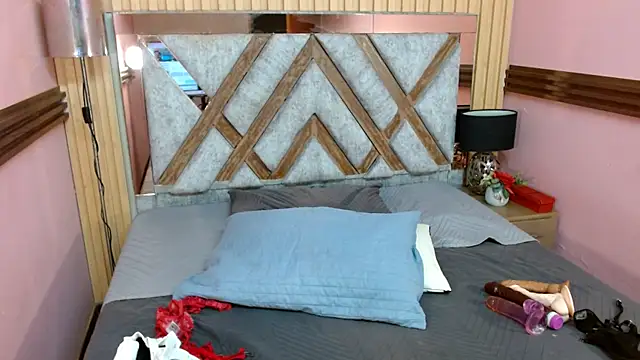 Snapshot of Emma_Kiut_ chatting on 12/01/25, 06:35 Emma Kiut online show from 12/01/25, 06:35