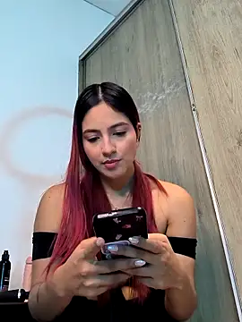 Snapshot of SofiCastro09_ chatting on 11/13/25, 05:01 SofiCastro09 online show from 11/13/25, 05:01