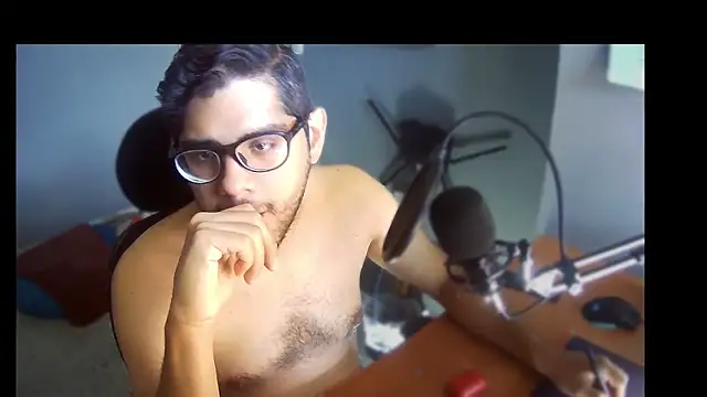 Snapshot of MoAntoMora chatting on 11/06/25, 01:01 MoAntoMora online show from 11/06/25, 01:01