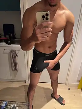 Snapshot of bigDickParis92 chatting on 10/25/25, 05:51 bigDickParis92 online show from 10/25/25, 05:51