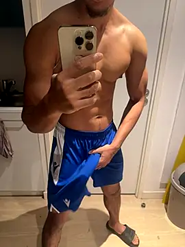 Snapshot of bigDickParis92 chatting on 10/26/25, 03:51 bigDickParis92 online show from 10/26/25, 03:51