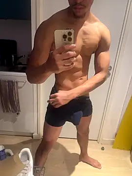 Snapshot of bigDickParis92 chatting on 11/24/25, 10:42 bigDickParis92 online show from 11/24/25, 10:42