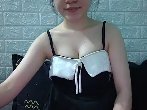 Snapshot of May2k2 chatting on 01/11/26, 02:22 May2k2 online show from 01/11/26, 02:22