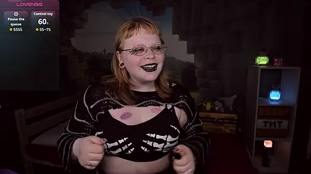 LottieReed online show from 10/24/25, 05:42