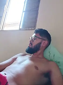 Snapshot of FerrariniHott chatting on 11/05/25, 09:31 FerrariniHott online show from 11/05/25, 09:31