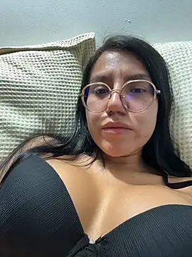 violetbunnyy1 online show from 12/16/25, 02:49