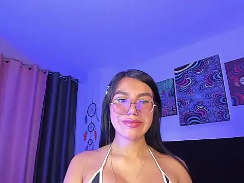 violetbunnyy1 online show from 12/19/25, 12:39