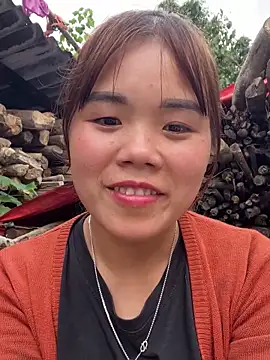 Snapshot of nachi-baby chatting on 10/23/25, 09:41 nachi-baby online show from 10/23/25, 09:41