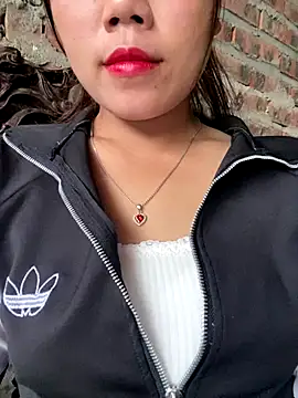 Snapshot of nachi-baby chatting on 10/31/25, 08:37 nachi-baby online show from 10/31/25, 08:37