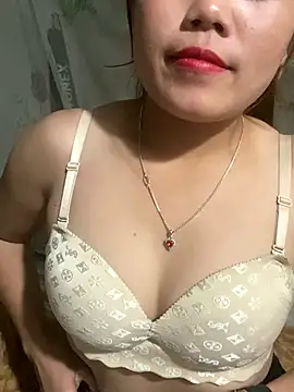 Snapshot of nachi-baby chatting on 11/12/25, 01:17 nachi-baby online show from 11/12/25, 01:17