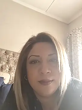 Snapshot of IndianLara chatting on 10/24/25, 06:54 IndianLara online show from 10/24/25, 06:54