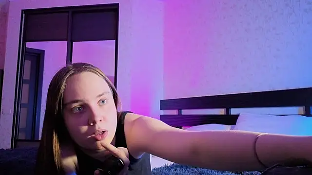 LunaDreeam online show from 11/11/25, 04:18