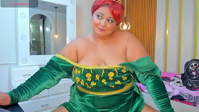 Hanna curvy  online show from 10/28/25, 11:58