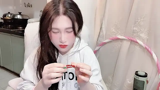 anna-888- online show from 12/13/25, 10:04